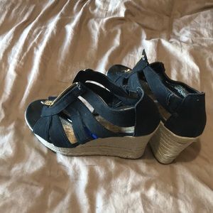 Wedge shoes- great condition and so comfortable!!
